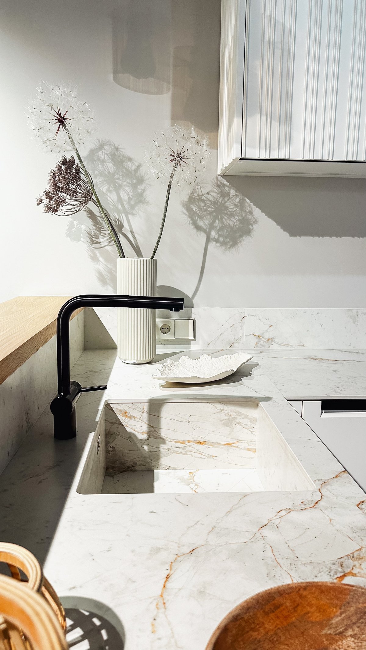 Marble countertop surface treated with anti-etch protection